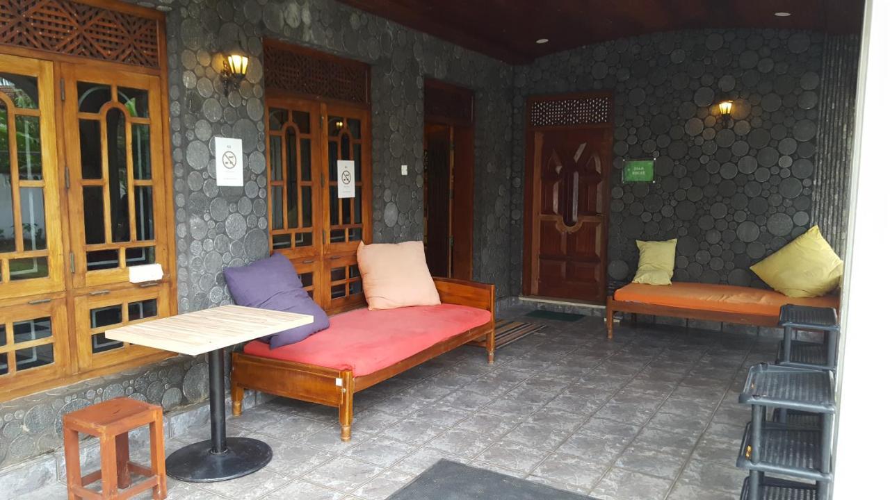 The Backpack Hub At Weligama Vandrarhem Exteriör bild