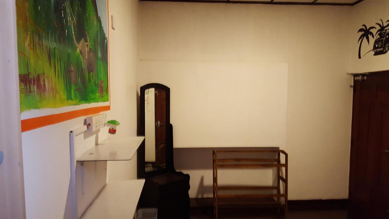 The Backpack Hub At Weligama Vandrarhem Exteriör bild