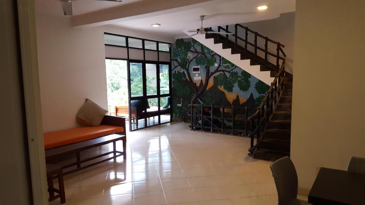 The Backpack Hub At Weligama Vandrarhem Exteriör bild