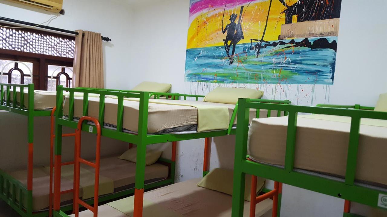 The Backpack Hub At Weligama Vandrarhem Exteriör bild