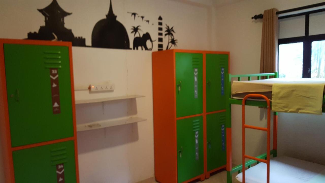 The Backpack Hub At Weligama Vandrarhem Exteriör bild