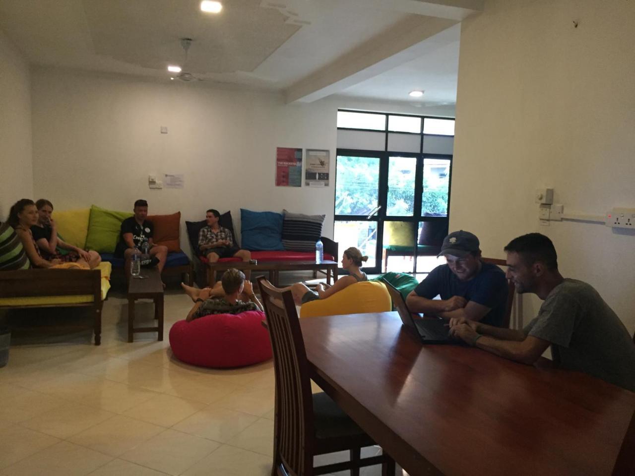 The Backpack Hub At Weligama Vandrarhem Exteriör bild